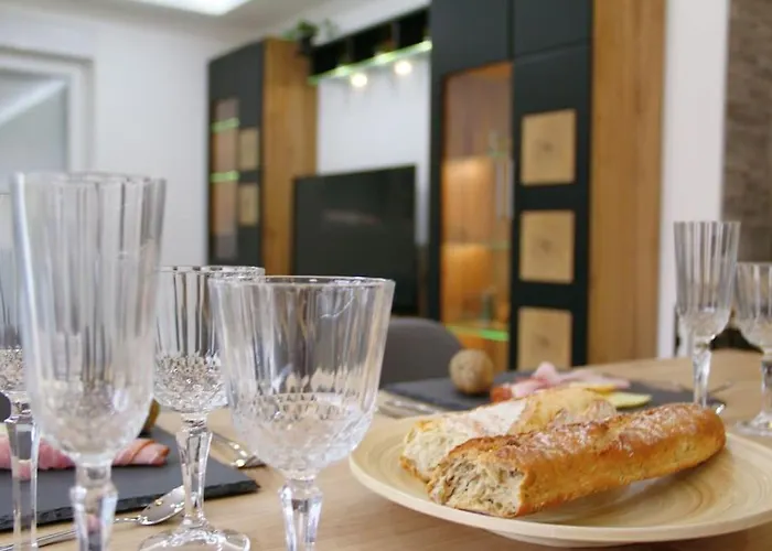 Maison Cossue, Moderne Et Calme A 5 Chbr Nyaraló *